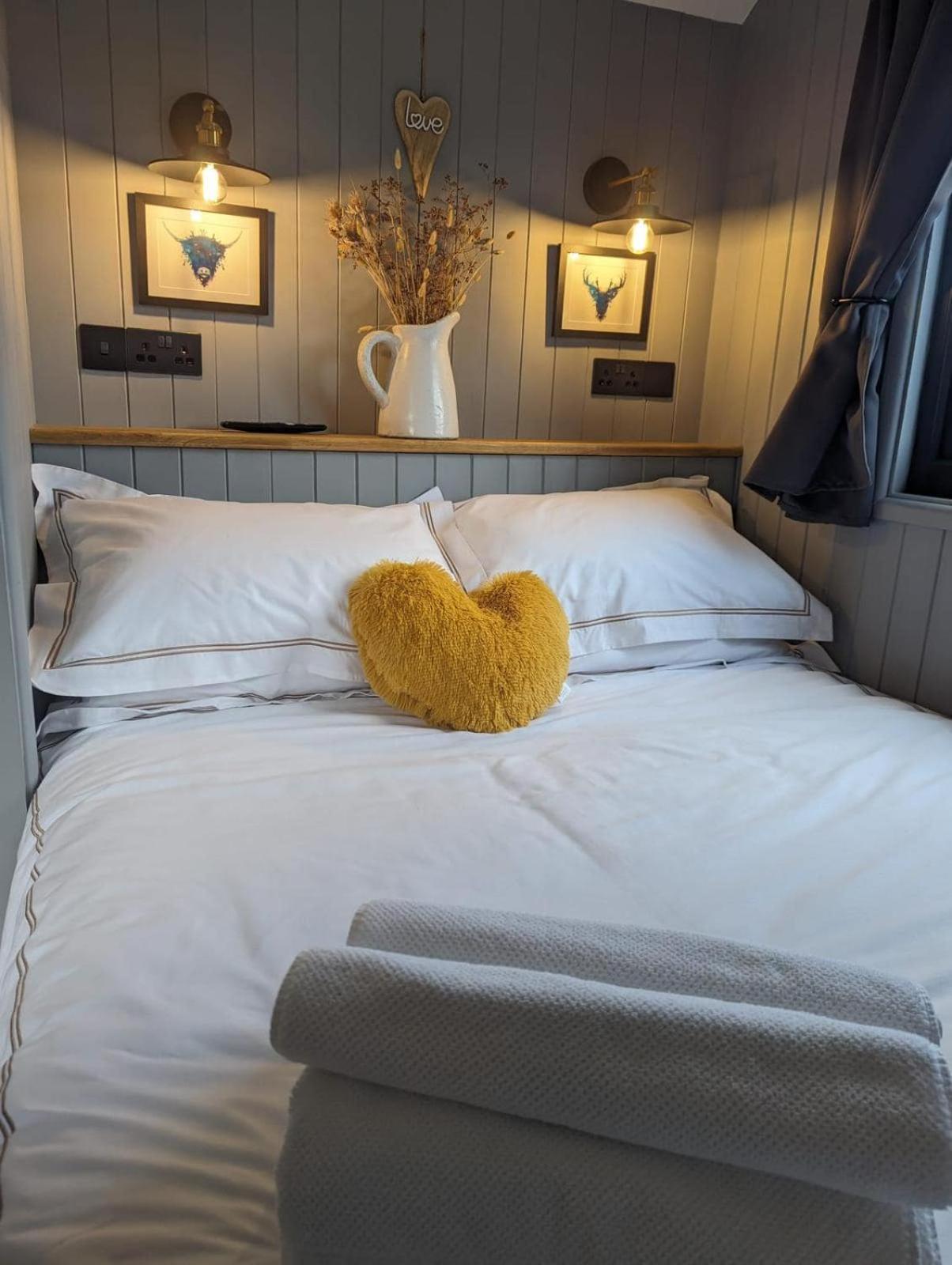 Rusty Duck Retreat Shepherds Hut Shedfield Bagian luar foto