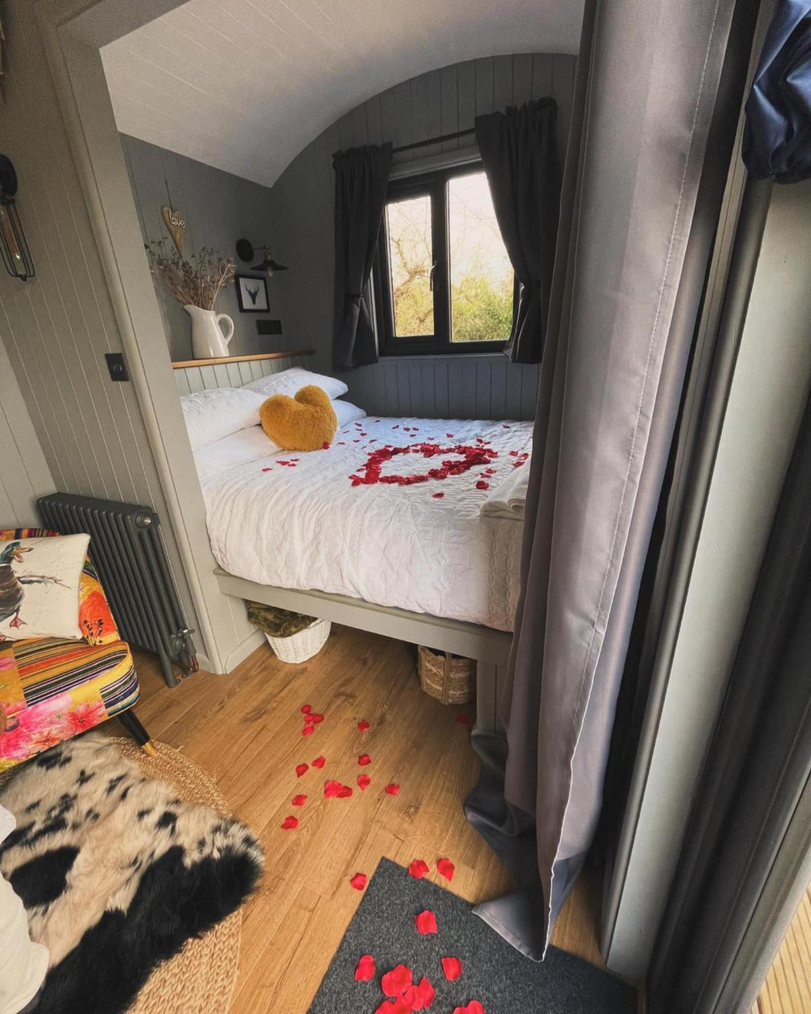 Rusty Duck Retreat Shepherds Hut Shedfield Bagian luar foto