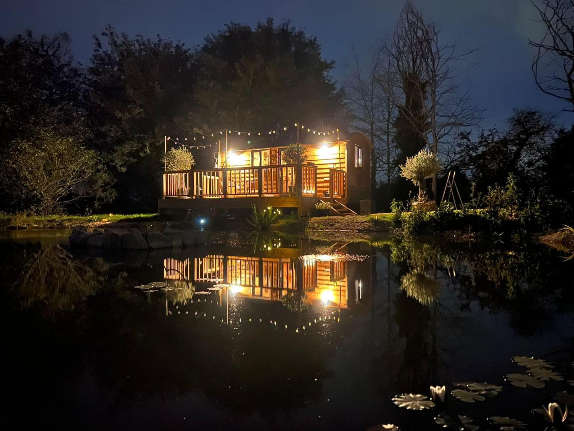 Rusty Duck Retreat Shepherds Hut Shedfield Bagian luar foto