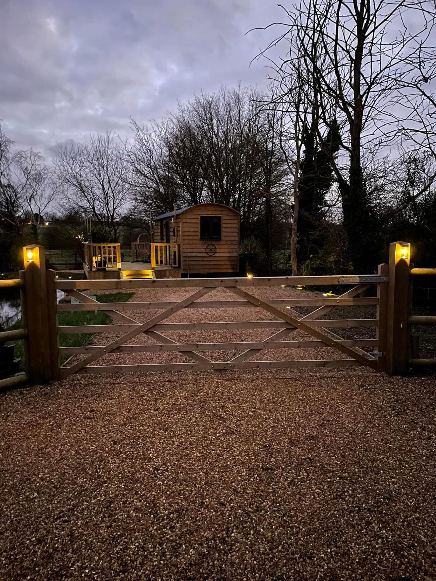 Rusty Duck Retreat Shepherds Hut Shedfield Bagian luar foto