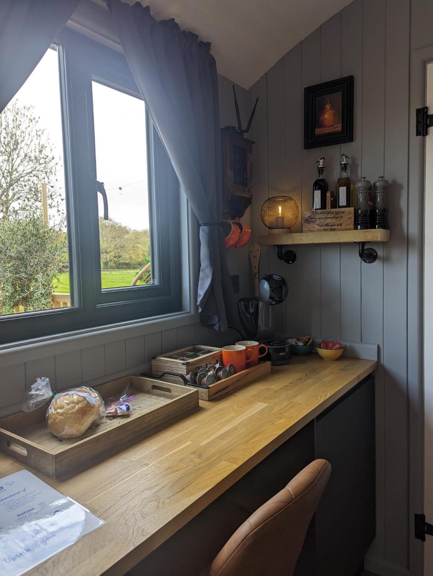 Rusty Duck Retreat Shepherds Hut Shedfield Bagian luar foto
