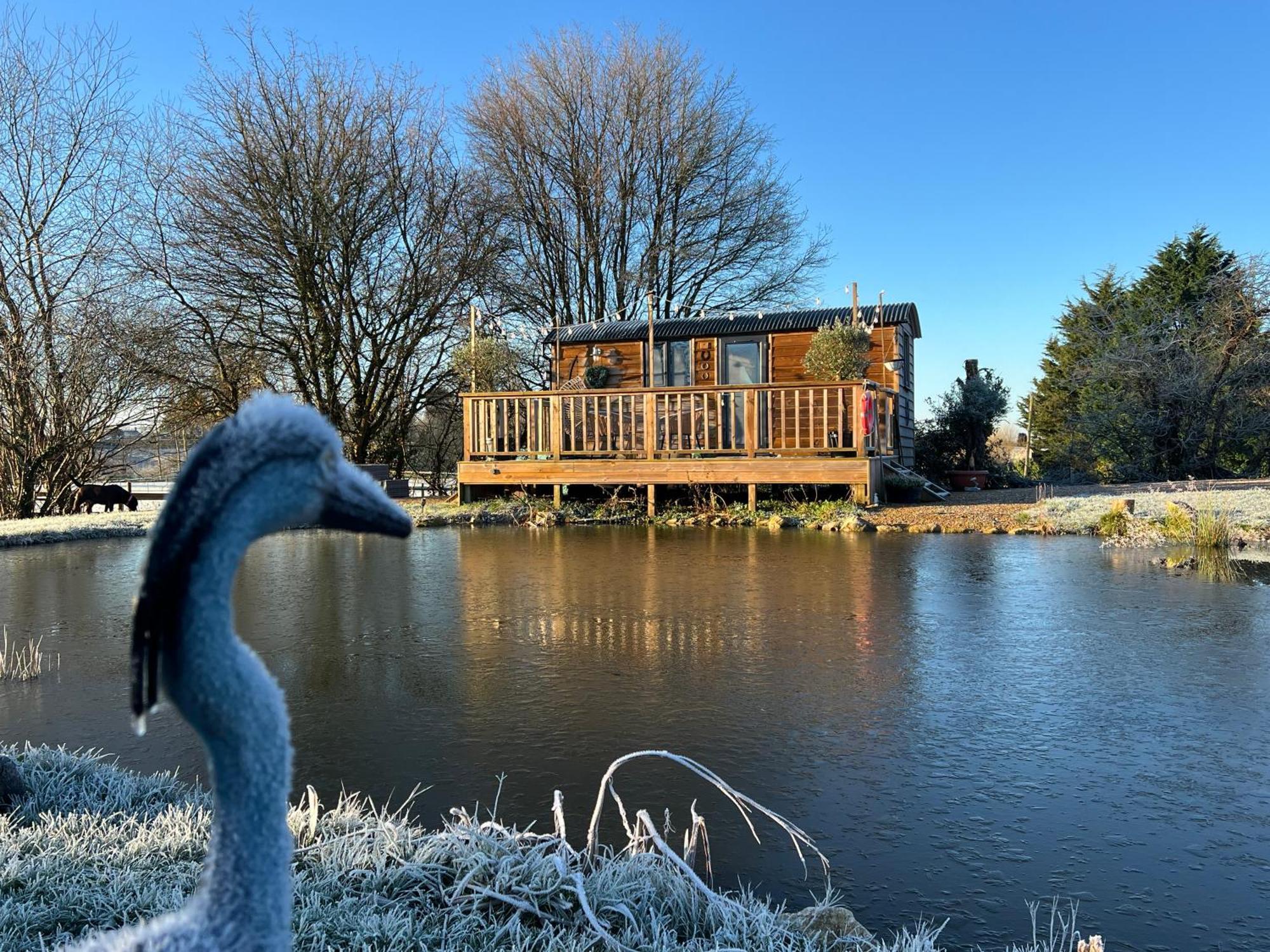 Rusty Duck Retreat Shepherds Hut Shedfield Bagian luar foto
